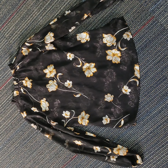 WHBM black floral long sleeve blouse size 6 - Picture 7 of 7